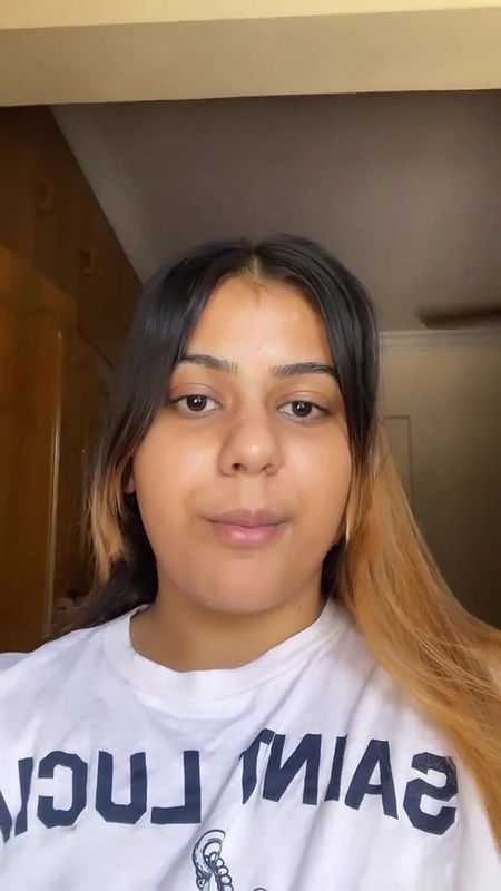 BUSTY DESI SEDUCING CLEAVAGE SEXY