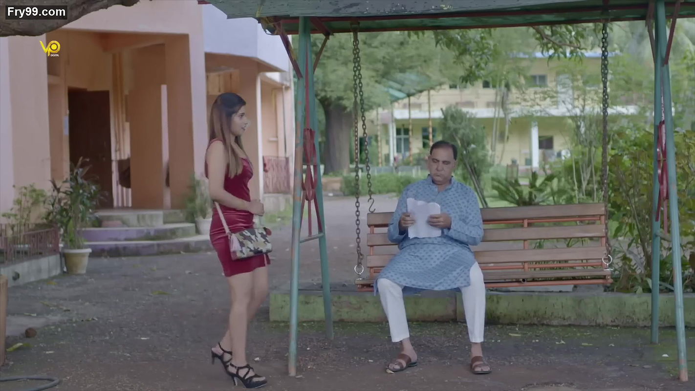 Hot young girls wet cleavage show bathing in short film