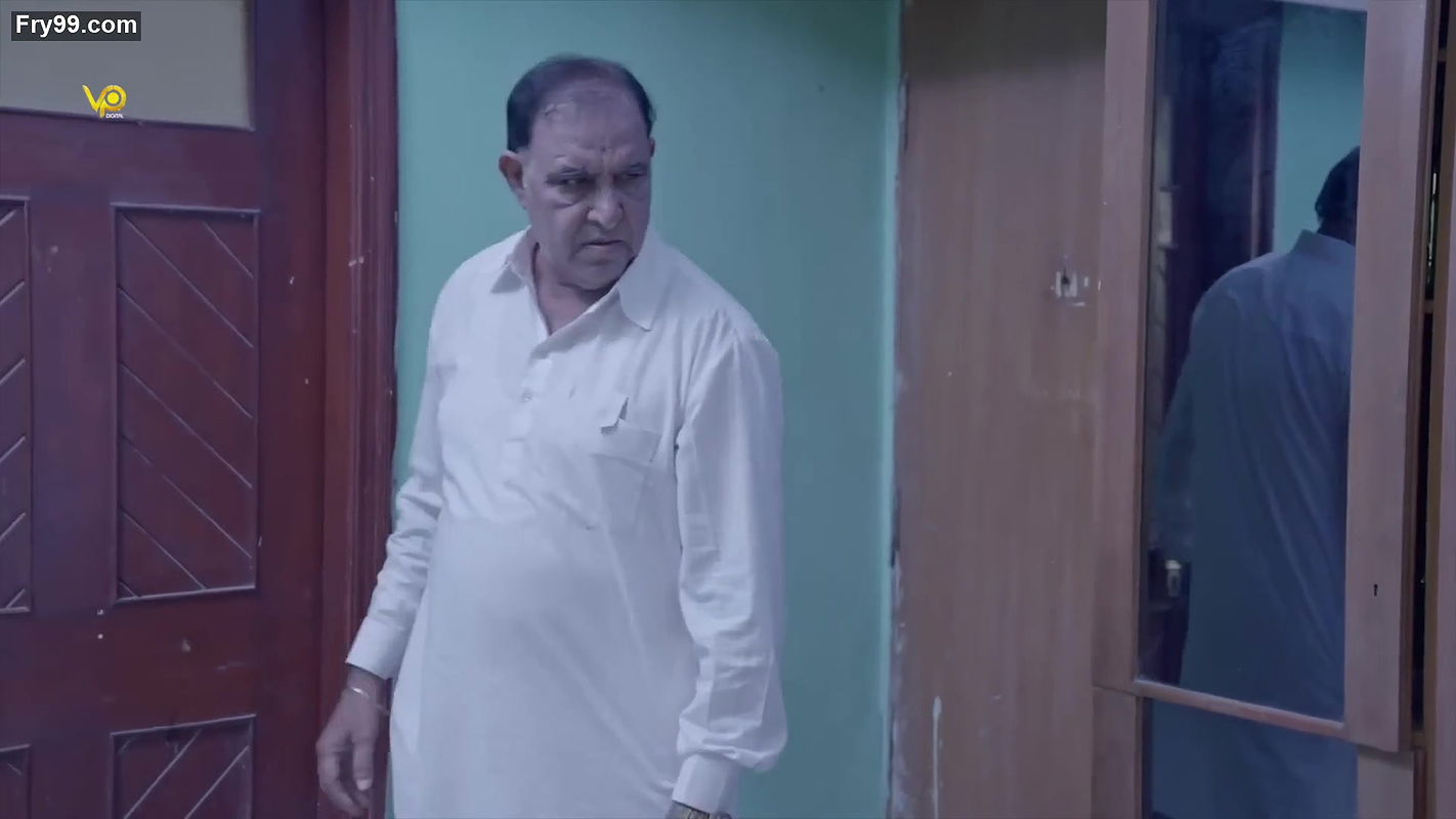 Hot young girls wet cleavage show bathing in short film