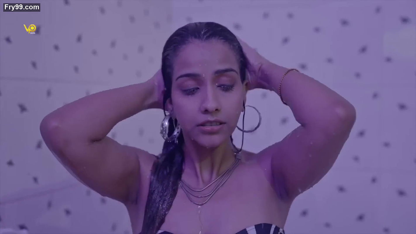 Hot young girls wet cleavage show bathing in short film