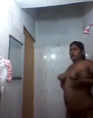 Sexy Desi Milf Aunt Bathing