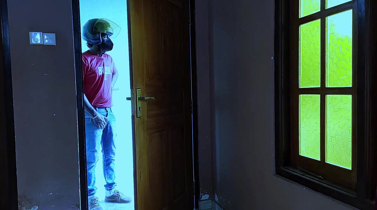 18 week pregnant milf Prank without bra with a delivery guy.