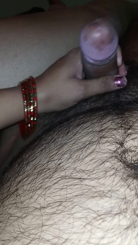 Chodo mujhe bhenchod jor jor se desi bhabhi ritu gaali in hindi.