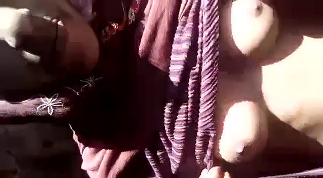 Paki mature bhabhi outdoor with lover