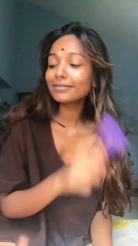 Sexy Bhabhi Boobs show