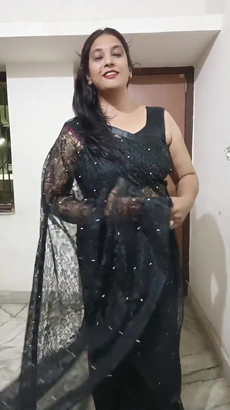 aaj again demanded black saree draping video⧸kya aapko kam ni pura din vdo bnati rhti ho kam bhi kr.