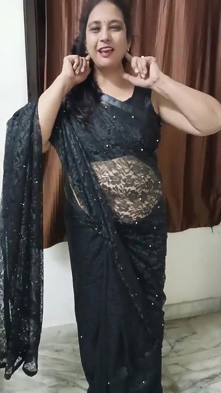 aaj again demanded black saree draping video⧸kya aapko kam ni pura din vdo bnati rhti ho kam bhi kr.