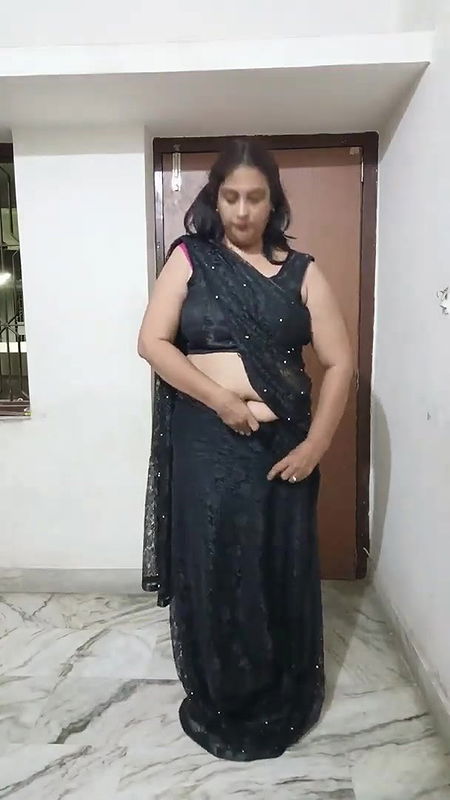 aaj again demanded black saree draping video⧸kya aapko kam ni pura din vdo bnati rhti ho kam bhi kr.