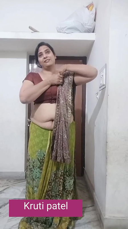 aaj again saree drappin.