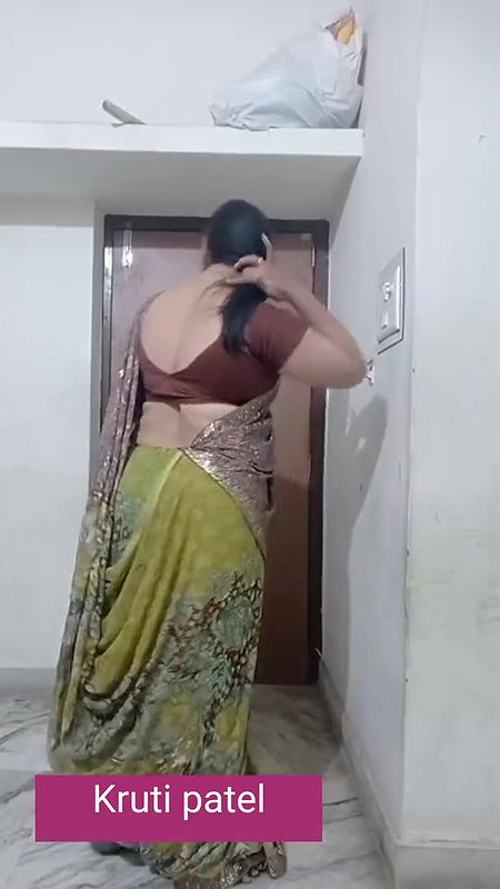 aaj again saree drappin.