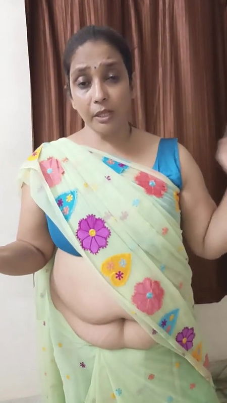 aaj me again product review leke aai hu⧸aapko bola fir bhi vdo bnate hi jate ho bandh kro achha ni