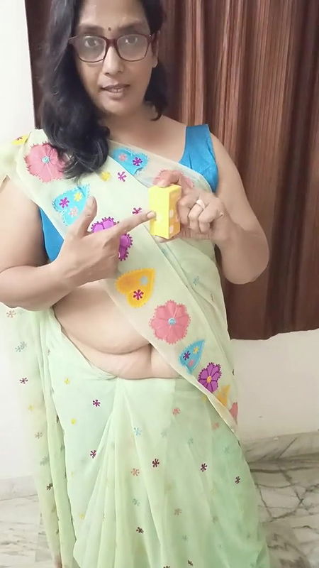 aaj me again product review leke aai hu⧸aapko bola fir bhi vdo bnate hi jate ho bandh kro achha ni