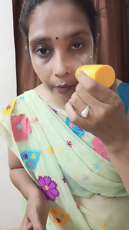 aaj me again product review leke aai hu⧸aapko bola fir bhi vdo bnate hi jate ho bandh kro achha ni