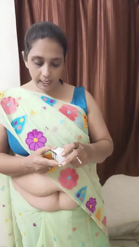 aaj me again product review leke aai hu⧸aapko bola fir bhi vdo bnate hi jate ho bandh kro achha ni