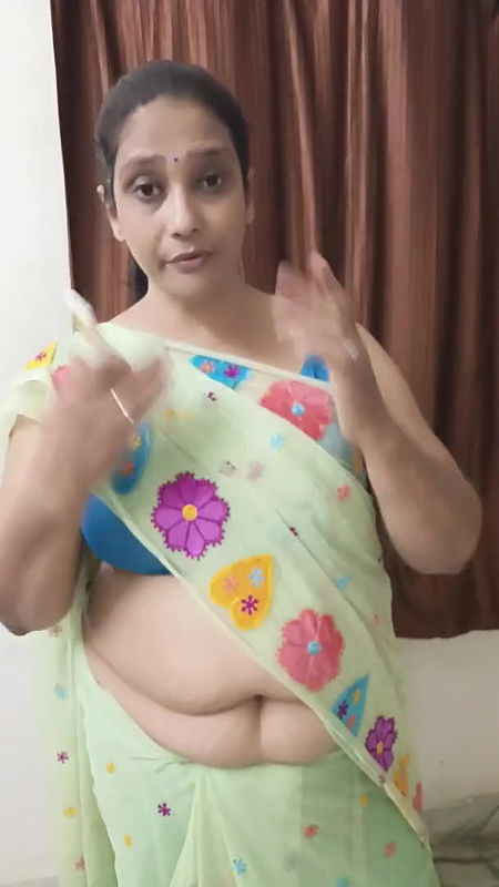 aaj me again product review leke aai hu⧸aapko bola fir bhi vdo bnate hi jate ho bandh kro achha ni