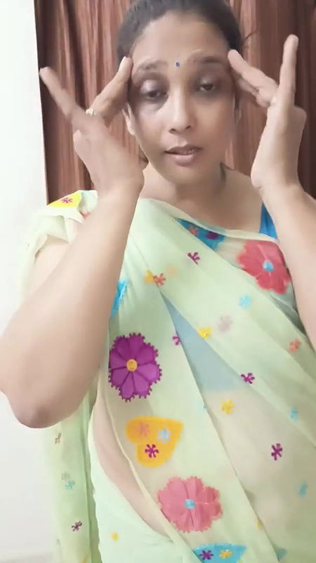 aaj me again product review leke aai hu⧸aapko bola fir bhi vdo bnate hi jate ho bandh kro achha ni