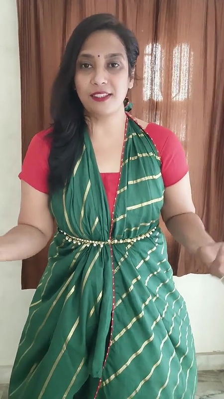 aj mere saree ko naye style me draping Kiya h.