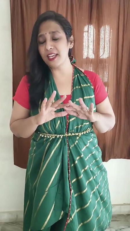 aj mere saree ko naye style me draping Kiya h.