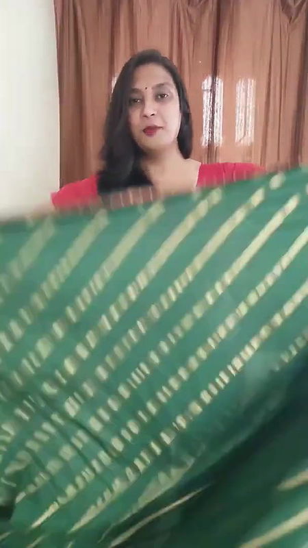 aj mere saree ko naye style me draping Kiya h.