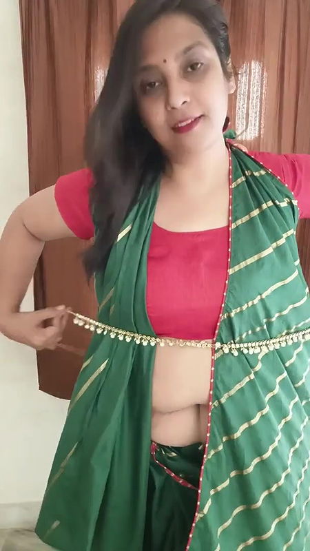 aj mere saree ko naye style me draping Kiya h.