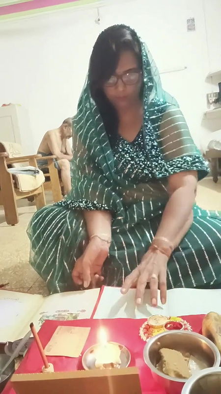 aaj ye kya kar rahi hu or q kar rahi hu pata ni jo kiya sahi he ya na.