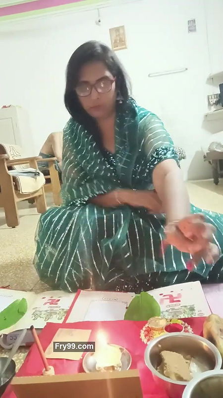 aaj ye kya kar rahi hu or q kar rahi hu pata ni jo kiya sahi he ya na.