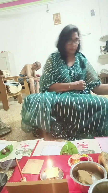 aaj ye kya kar rahi hu or q kar rahi hu pata ni jo kiya sahi he ya na.