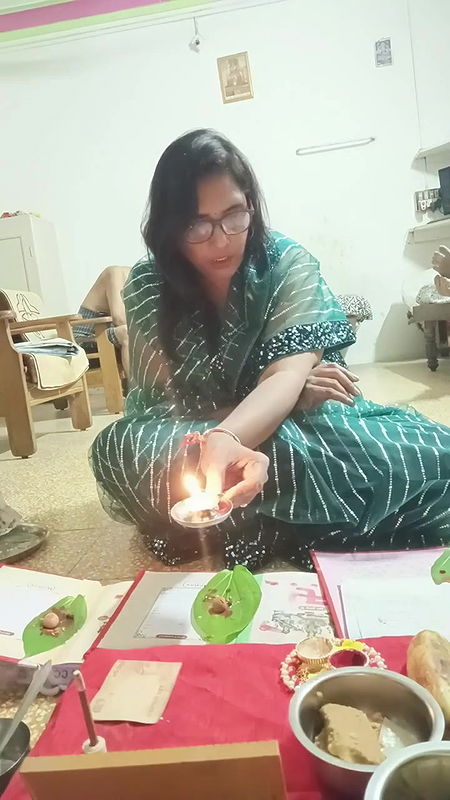 aaj ye kya kar rahi hu or q kar rahi hu pata ni jo kiya sahi he ya na.