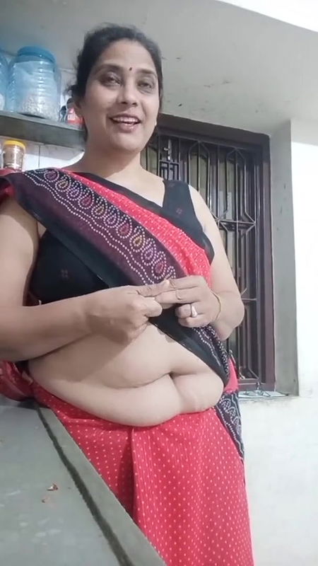 aap ko saram Ni aati itni moti hoke vidio bnate hueee???