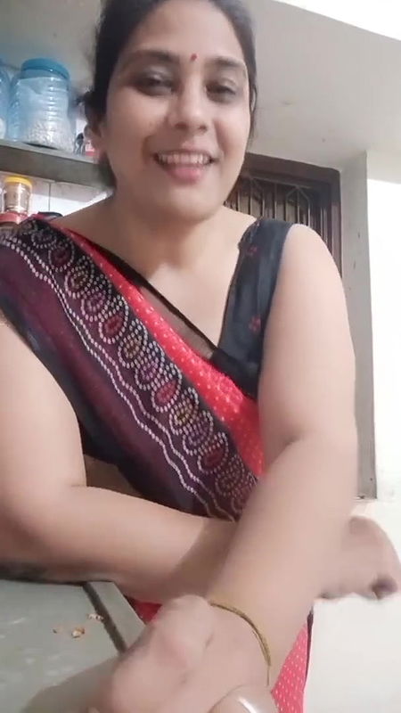 aap ko saram Ni aati itni moti hoke vidio bnate hueee???