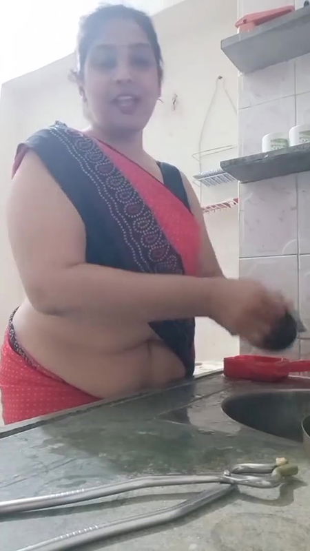 aap ko saram Ni aati itni moti hoke vidio bnate hueee???