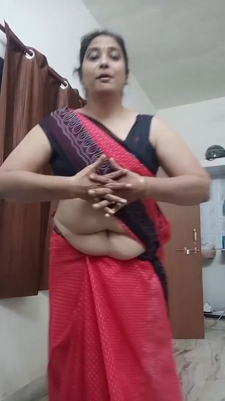 aap ko saram Ni aati itni moti hoke vidio bnate hueee???