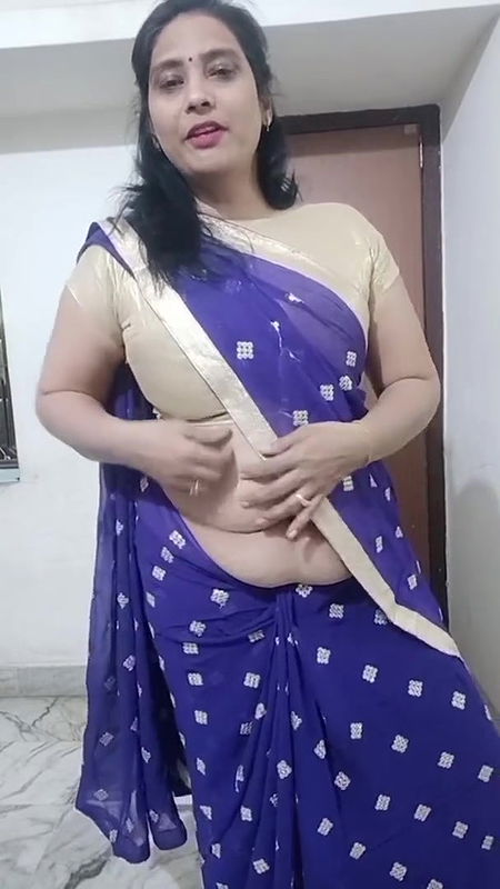 again aaj me saree drapping vidio La.