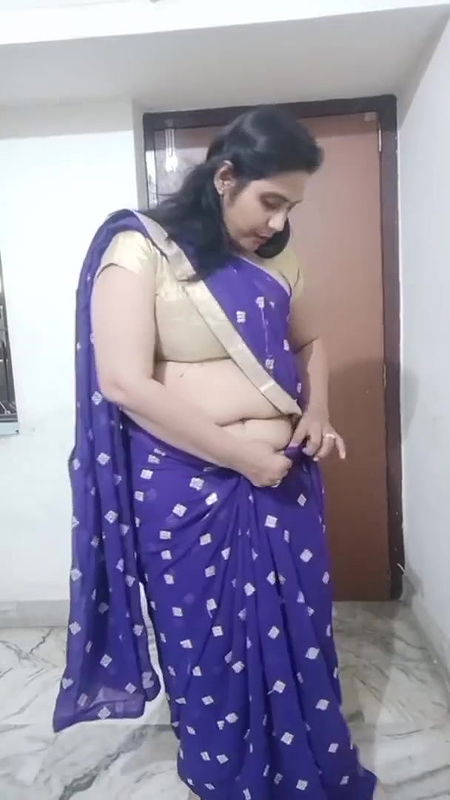 again aaj me saree drapping vidio La.