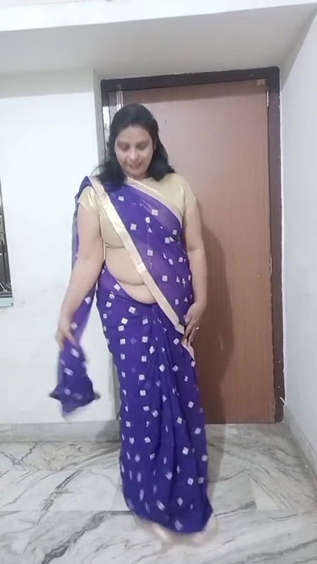 again aaj me saree drapping vidio La.