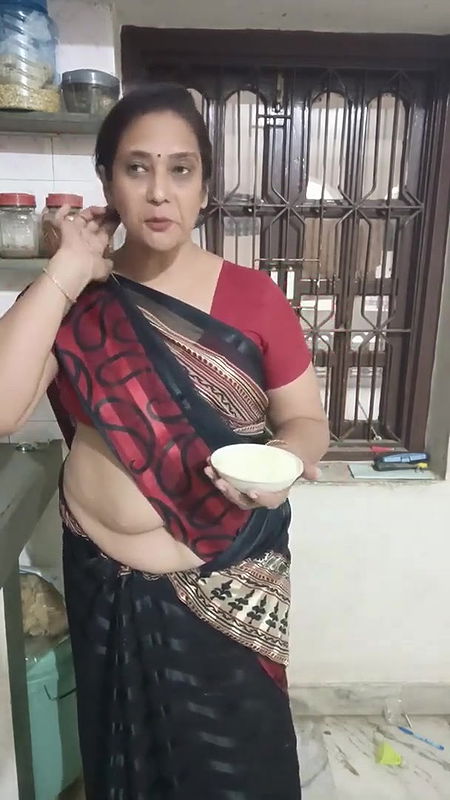 Barish ke mausam me banaye asa garma garam nasta ki dil bol uthe wahhh kya baat he bos