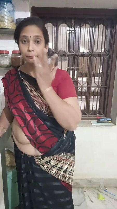 Barish ke mausam me banaye asa garma garam nasta ki dil bol uthe wahhh kya baat he bos