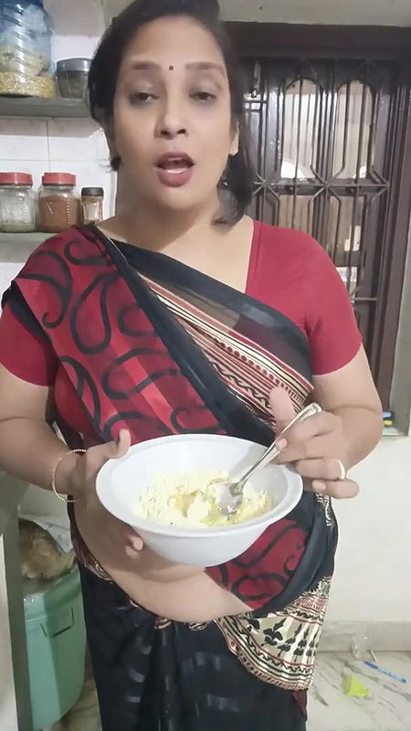 Barish ke mausam me banaye asa garma garam nasta ki dil bol uthe wahhh kya baat he bos