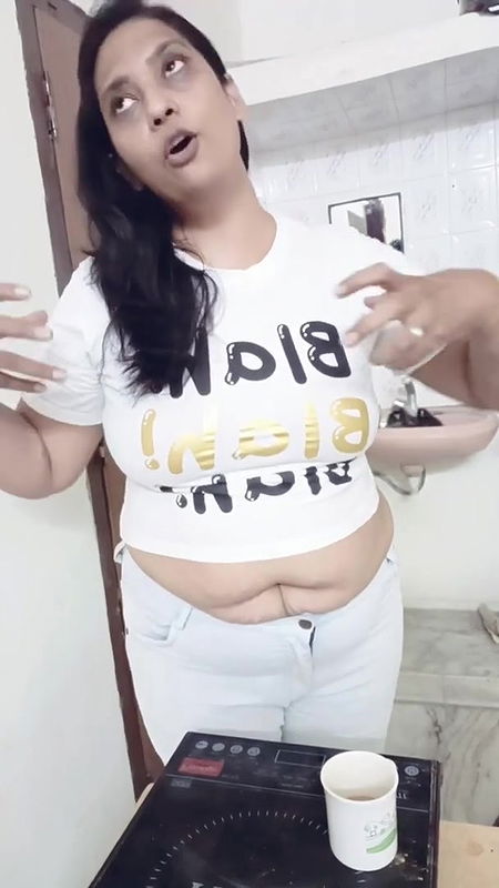 Bazar jesi hi masaledar chay⧸aaj thoda late huaa ⧸jeans pahen KR kha gai thi m.