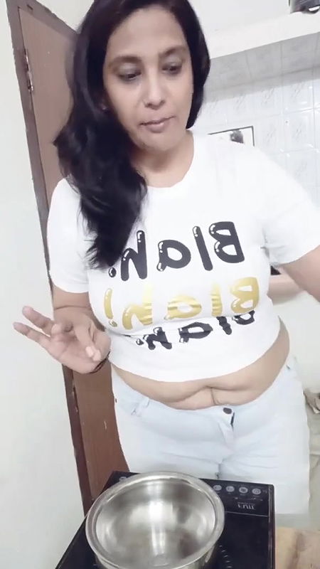 Bazar jesi hi masaledar chay⧸aaj thoda late huaa ⧸jeans pahen KR kha gai thi m.