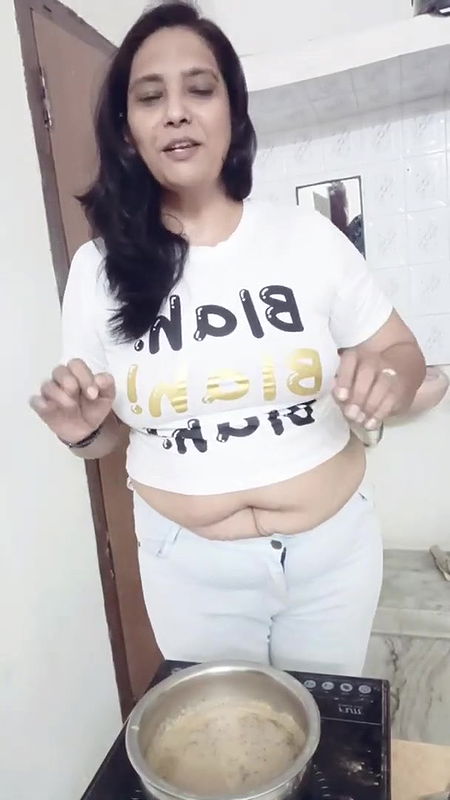 Bazar jesi hi masaledar chay⧸aaj thoda late huaa ⧸jeans pahen KR kha gai thi m.