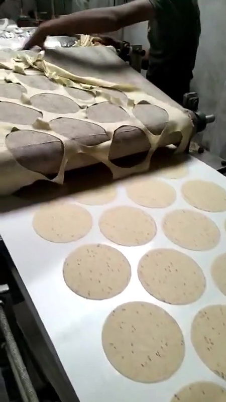 factory me kam karte karte thak gai⧸aaj kitchen me ban rha he healthy protein chilla⧸Jain recipe.