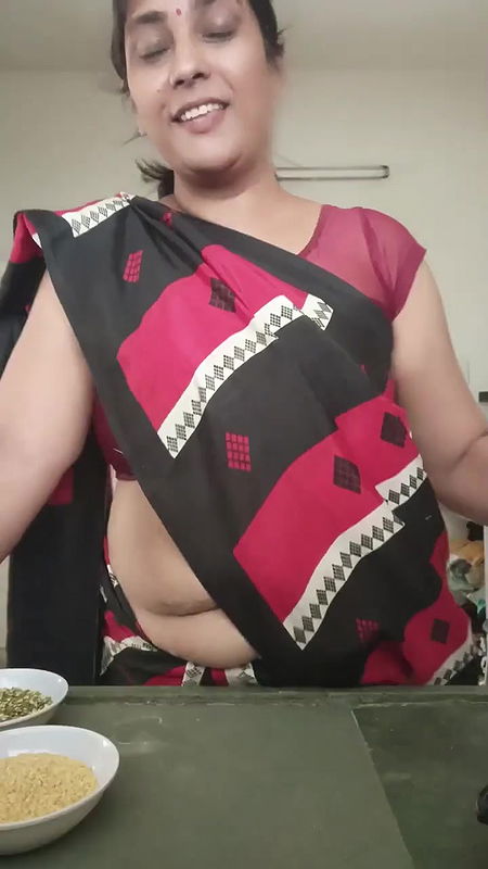 factory me kam karte karte thak gai⧸aaj kitchen me ban rha he healthy protein chilla⧸Jain recipe.