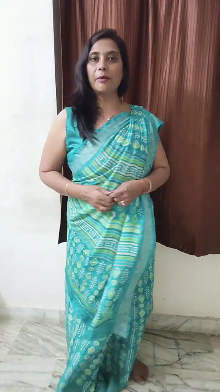 Gujarati style me saree draping  kiya kesa lag rha he？.