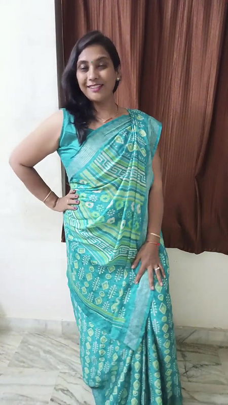 Gujarati style me saree draping  kiya kesa lag rha he？.