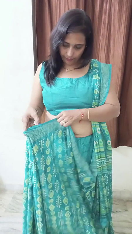 Gujarati style me saree draping  kiya kesa lag rha he？.