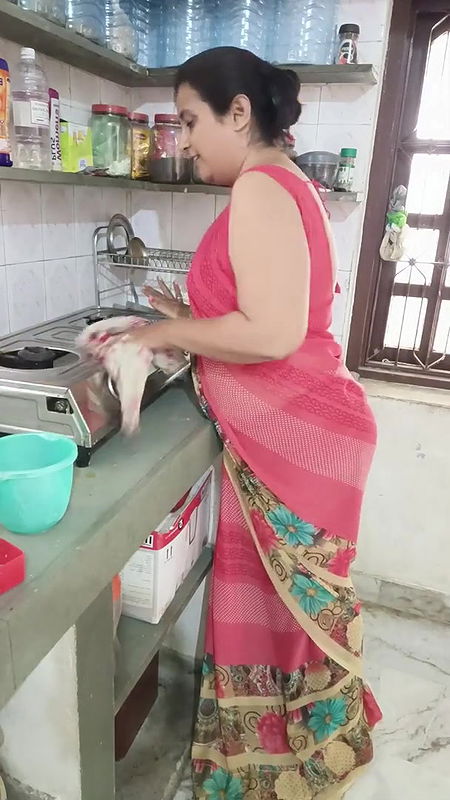 House cleaning video in Desi style⧸me Ghar me ase hi zadu pochha krti hu⧸mko ye task bhi pura krna .