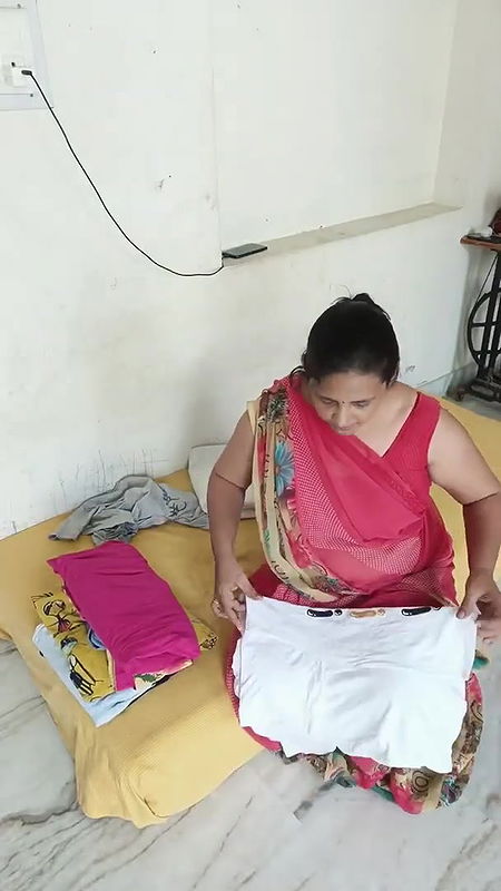 House cleaning video in Desi style⧸me Ghar me ase hi zadu pochha krti hu⧸mko ye task bhi pura krna .