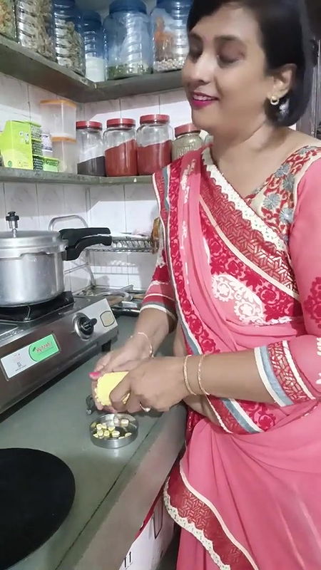 itana kam karne ke bad bhi hame log bolte he ham nikkame he!!! matlab kuch v？ are ek din yhi ji kr..