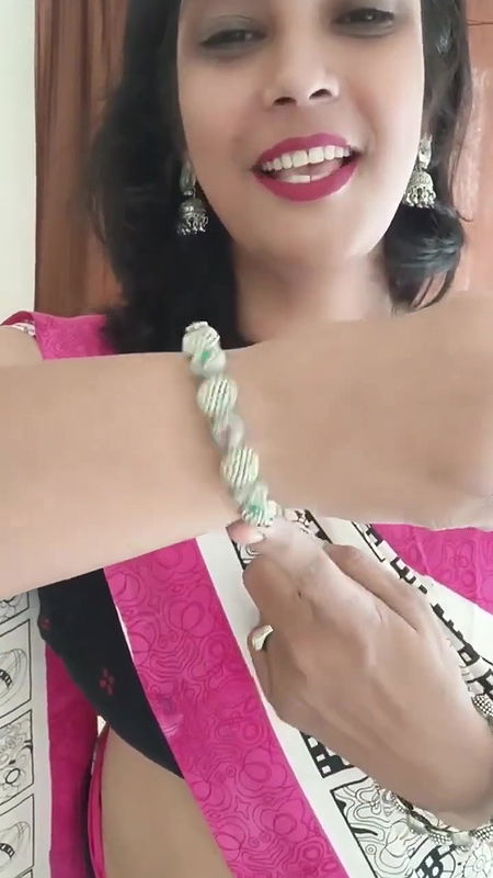 kam kar rhi hu to pls kamwali mat samjna aaj kuch naya bhi lai hu dekhn.